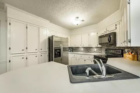 Kitchen - 1809 Applewood Cove St, Beebe, AR 72012 photo 1 of 4
