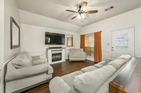 Living - 1809 Applewood Cove St, Beebe, AR 72012 photo 1 of 2