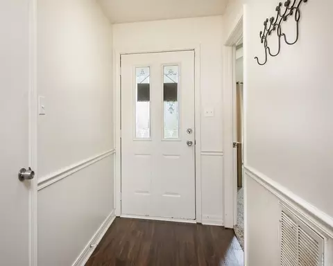 Entry Way - 1809 Applewood Cove St, Beebe, AR 72012 photo 2 of 2
