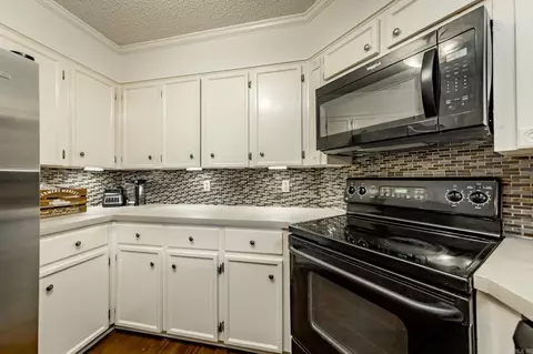 Kitchen - 1809 Applewood Cove St, Beebe, AR 72012 photo 3 of 4