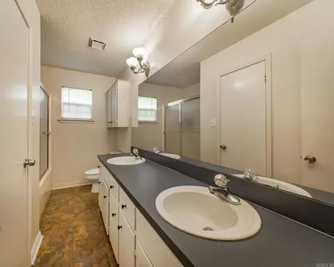 Bath - 1809 Applewood Cove St, Beebe, AR 72012 photo 3 of 3
