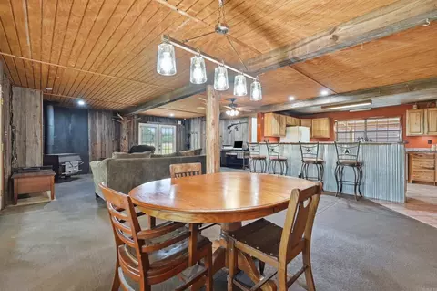 Dining - 1083 Grant 18, Grapevine, AR 72057 photo 1 of 3