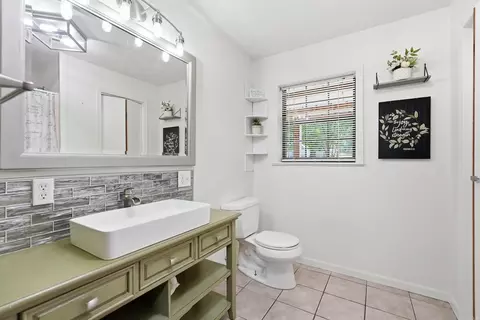 Bath - 1083 Grant 18, Grapevine, AR 72057 photo 2 of 2