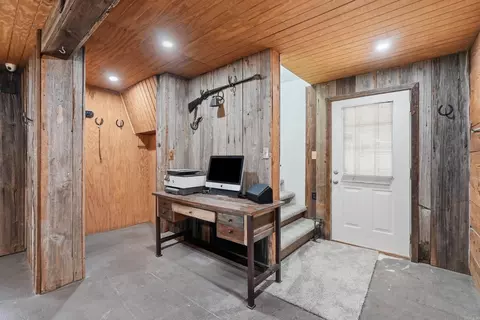 Entry Way - 1083 Grant 18, Grapevine, AR 72057 photo 1 of 3