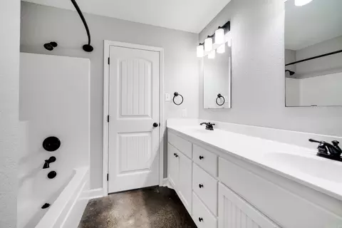 Bath - 1345 Acuff Ln, Conway, AR 72034 photo 2 of 3