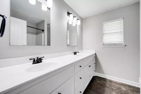 Bath - 1345 Acuff Ln, Conway, AR 72034 photo 1 of 3