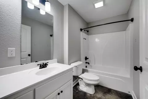 Bath - 1345 Acuff Ln, Conway, AR 72034 photo 3 of 3