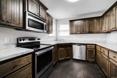Kitchen - 1345 Acuff Ln, Conway, AR 72034 photo 2 of 5