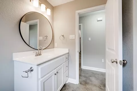 Bath - 1355 Acuff Ln, Conway, AR 72034 photo 4 of 4