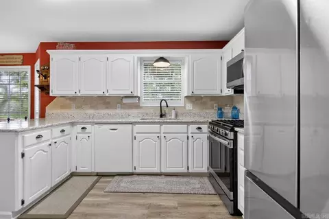 Kitchen - 404 Galina St, Beebe, AR 72012 photo 3 of 4