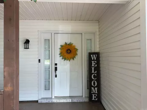 Entry Way - 404 Galina St, Beebe, AR 72012 photo 1 of 3