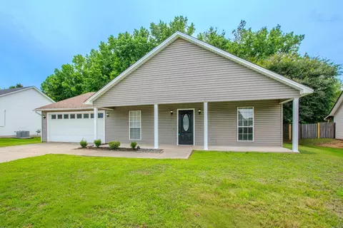 218 Hunters Run Dr, Benton, AR 72015
