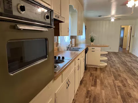 Kitchen - 1231 Brownwood, Malvern, AR 72104 photo 1 of 3