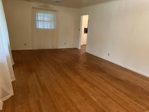 Living - 1231 Brownwood, Malvern, AR 72104 photo 1 of 6