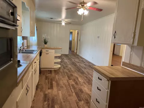 Kitchen - 1231 Brownwood, Malvern, AR 72104 photo 3 of 3