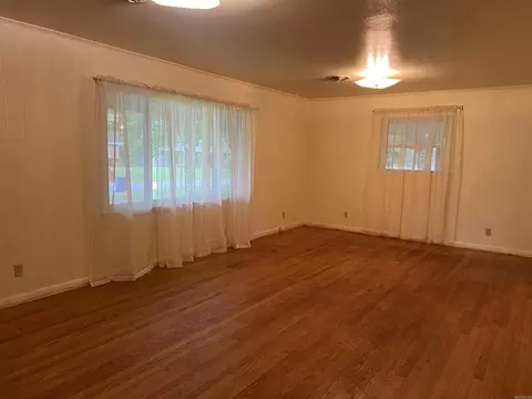 Living - 1231 Brownwood, Malvern, AR 72104 photo 3 of 6