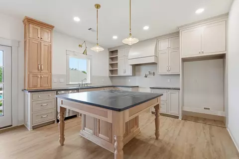 Kitchen - 1100 Edinburgh Dr, Conway, AR 72034 photo 2 of 7