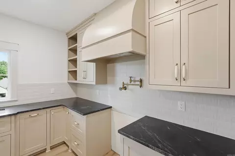 Kitchen - 1100 Edinburgh Dr, Conway, AR 72034 photo 4 of 7