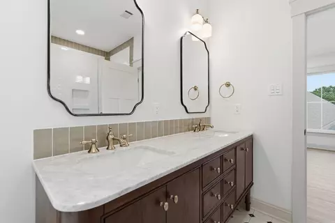 Bath - 1100 Edinburgh Dr, Conway, AR 72034 photo 4 of 6