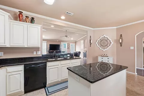Kitchen - 1107 Crossing Loop, Bryant, AR 72022 photo 2 of 5