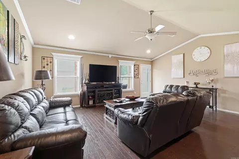 Living - 1107 Crossing Loop, Bryant, AR 72022 photo 2 of 3