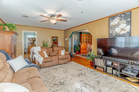 Living - 203 W Third St, Weiner, AR 72479 photo 3 of 4