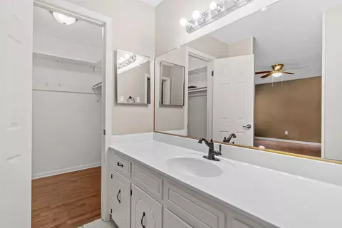 Bath - 18 Pinewood Dr, Cabot, AR 72023 photo 1 of 4