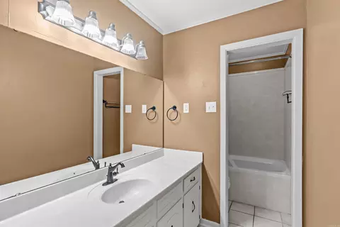 Bath - 18 Pinewood Dr, Cabot, AR 72023 photo 3 of 4