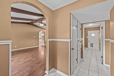 Entry Way - 18 Pinewood Dr, Cabot, AR 72023 photo 1 of 2