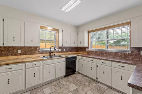 Kitchen - 18 Pinewood Dr, Cabot, AR 72023 photo 1 of 3