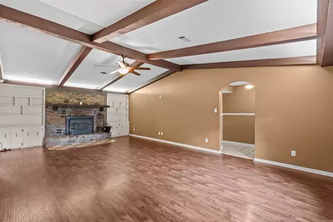 Living - 18 Pinewood Dr, Cabot, AR 72023 photo 2 of 4