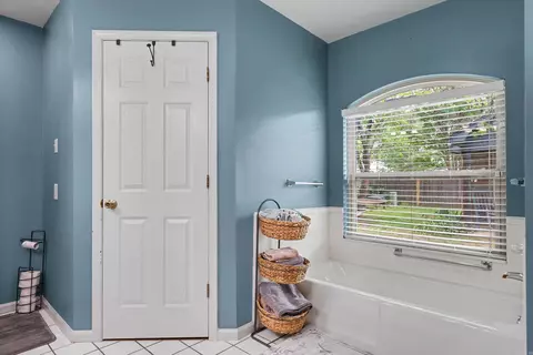 Bath - 8 Jonathan Dr, Conway, AR 72032 photo 1 of 4