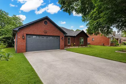 8 Jonathan Dr, Conway, AR 72032