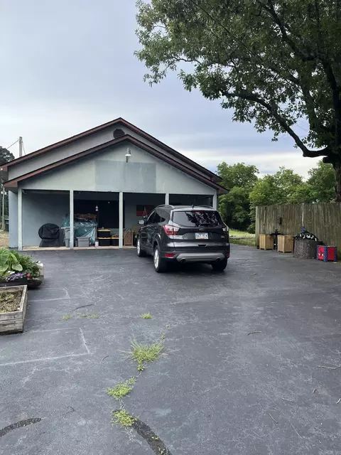 331 Adcock Rd, Hot Springs, AR 71913