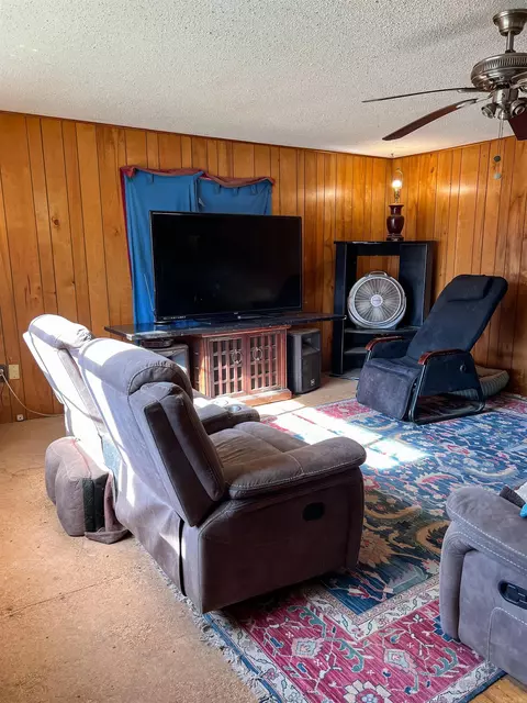 Living - 430 W Mill St, Malvern, AR 72104 photo 1 of 2