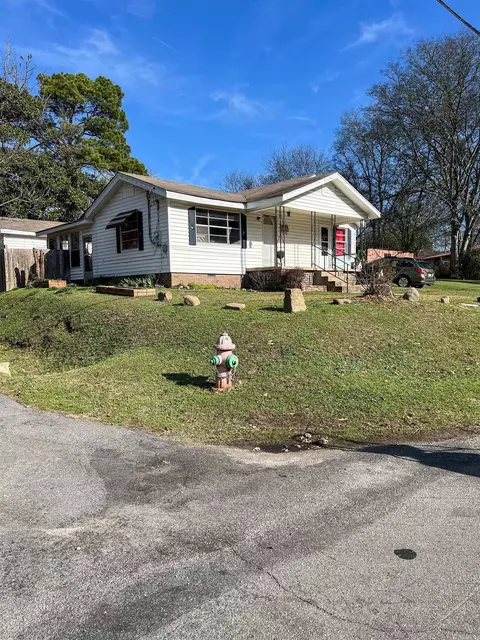 Exterior - 430 W Mill St, Malvern, AR 72104 photo 2 of 17