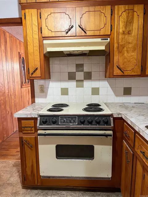 Kitchen - 430 W Mill St, Malvern, AR 72104 photo 6 of 7
