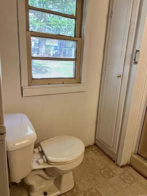 Bath - 430 W Mill St, Malvern, AR 72104 photo 6 of 6