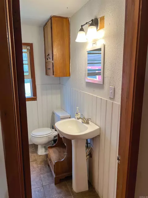 Bath - 430 W Mill St, Malvern, AR 72104 photo 1 of 6