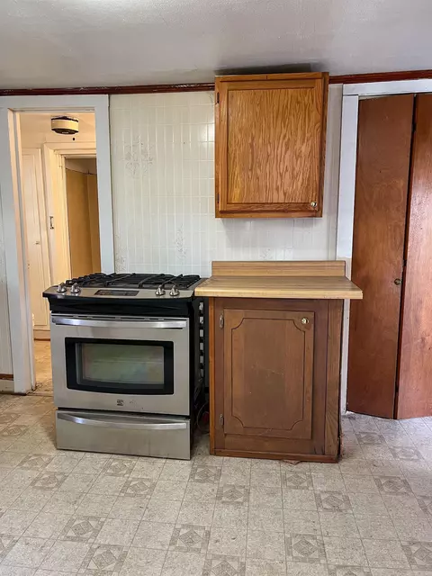 Kitchen - 430 W Mill St, Malvern, AR 72104 photo 7 of 7