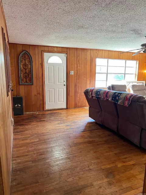 Entry Way - 430 W Mill St, Malvern, AR 72104 photo 1 of 1