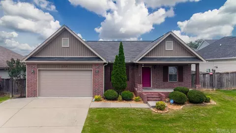 608 Surrey Ln, Benton, AR 72015