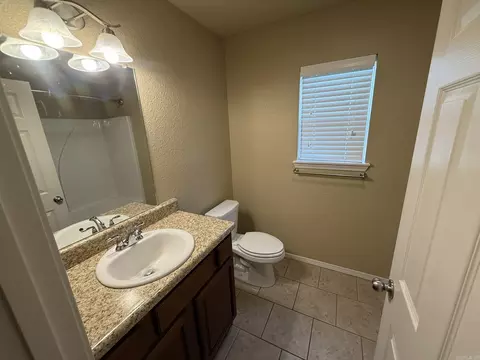 Bath - 7 Bristol Dr, Cabot, AR 72023 photo 4 of 5