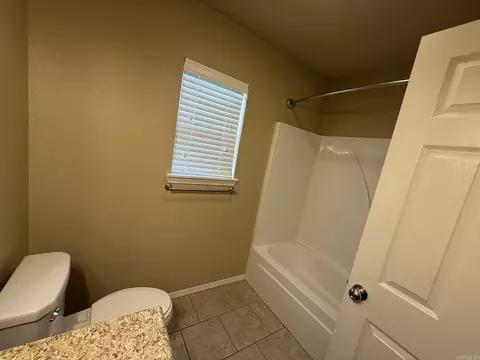 Bath - 7 Bristol Dr, Cabot, AR 72023 photo 5 of 5
