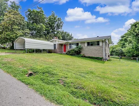 211 Cessna Cir, Hot Springs, AR 71913