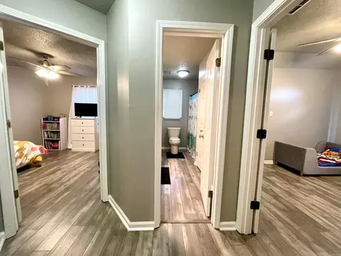 Entry Way - 300 N Willow Ave, Trumann, AR 72472 photo 3 of 3