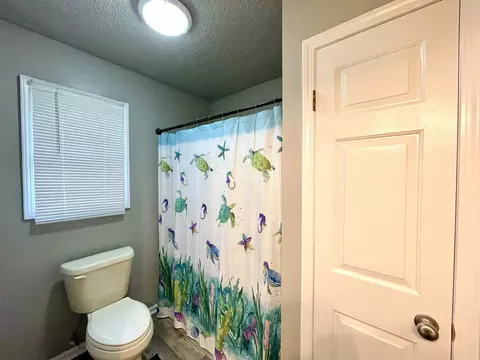 Bath - 300 N Willow Ave, Trumann, AR 72472 photo 5 of 6