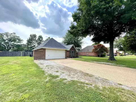 Exterior - 300 N Willow Ave, Trumann, AR 72472 photo 9 of 10