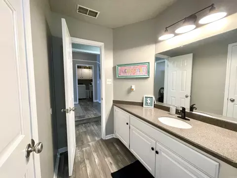 Bath - 300 N Willow Ave, Trumann, AR 72472 photo 6 of 6
