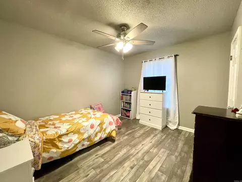 Bedroom - 300 N Willow Ave, Trumann, AR 72472 photo 4 of 5